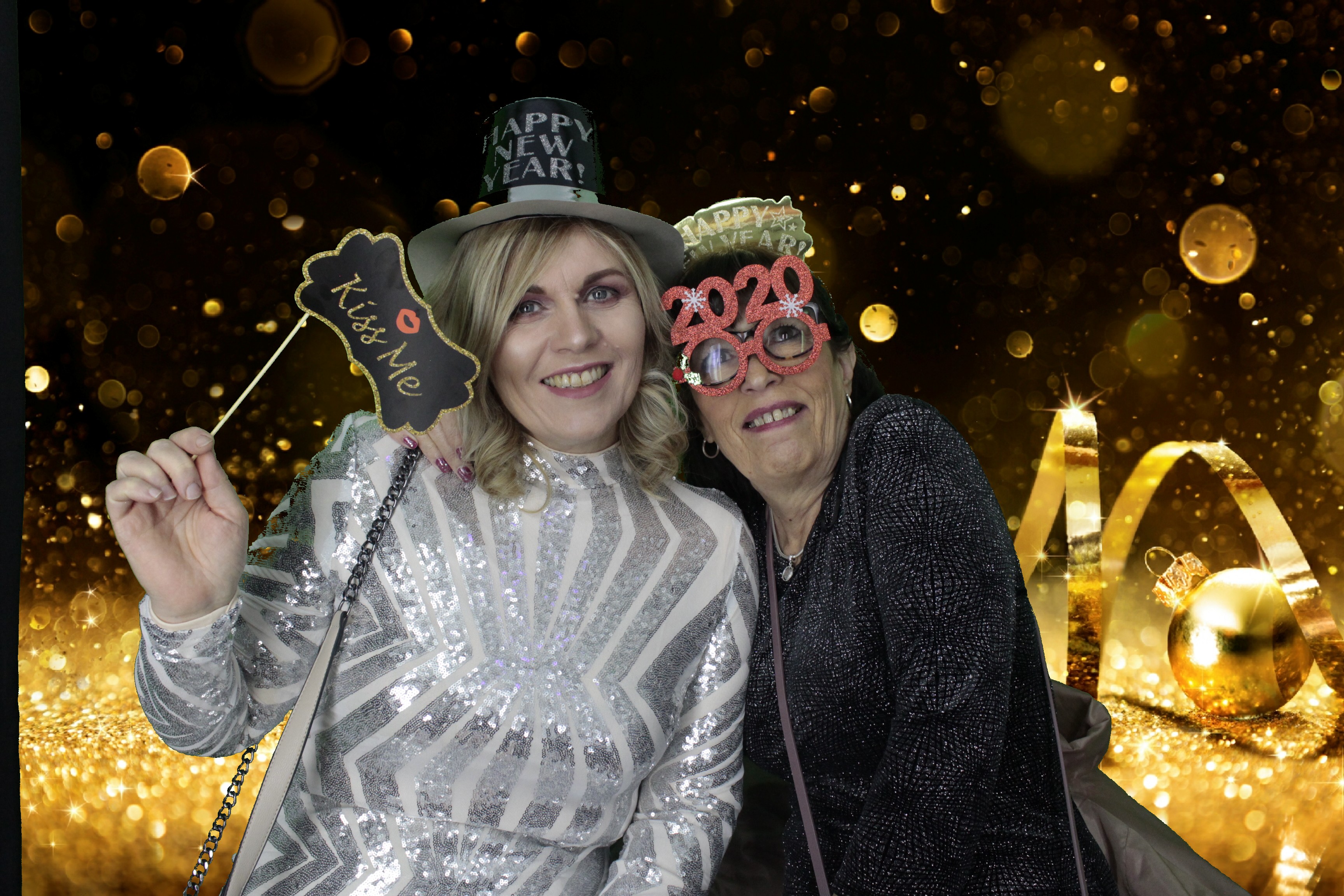 NYE Party | View more photos from the event at gallery.myphotoboothexperience.co.uk/u/MyPhotoBoothExperienceLtd/NYE-Party